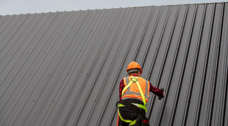 Professional gutter cleaning in La Place, IL